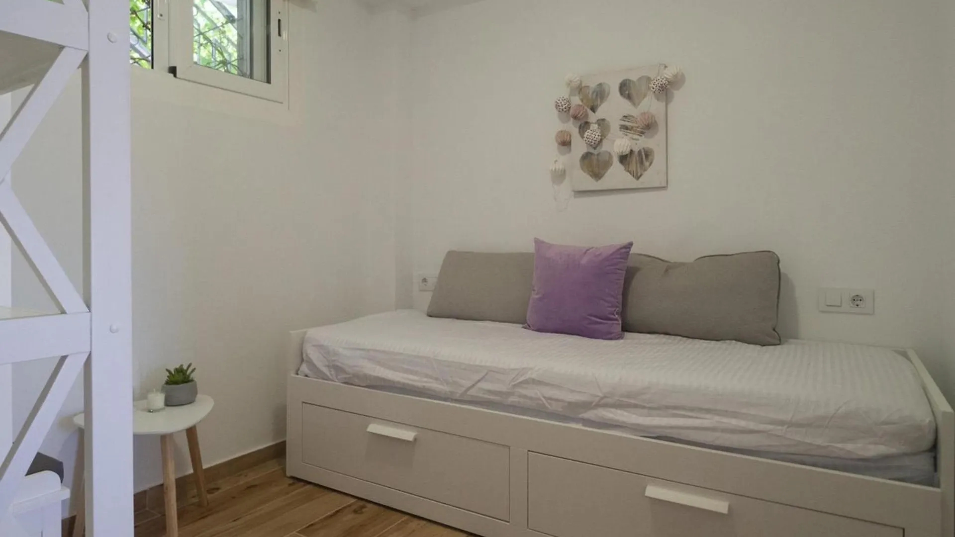 Apartamento Renovado Con Terraza, A Pasos De La Playa De Riells, ¡Ideal Para Parejas! - Es-325-29 Torroella De Montgri